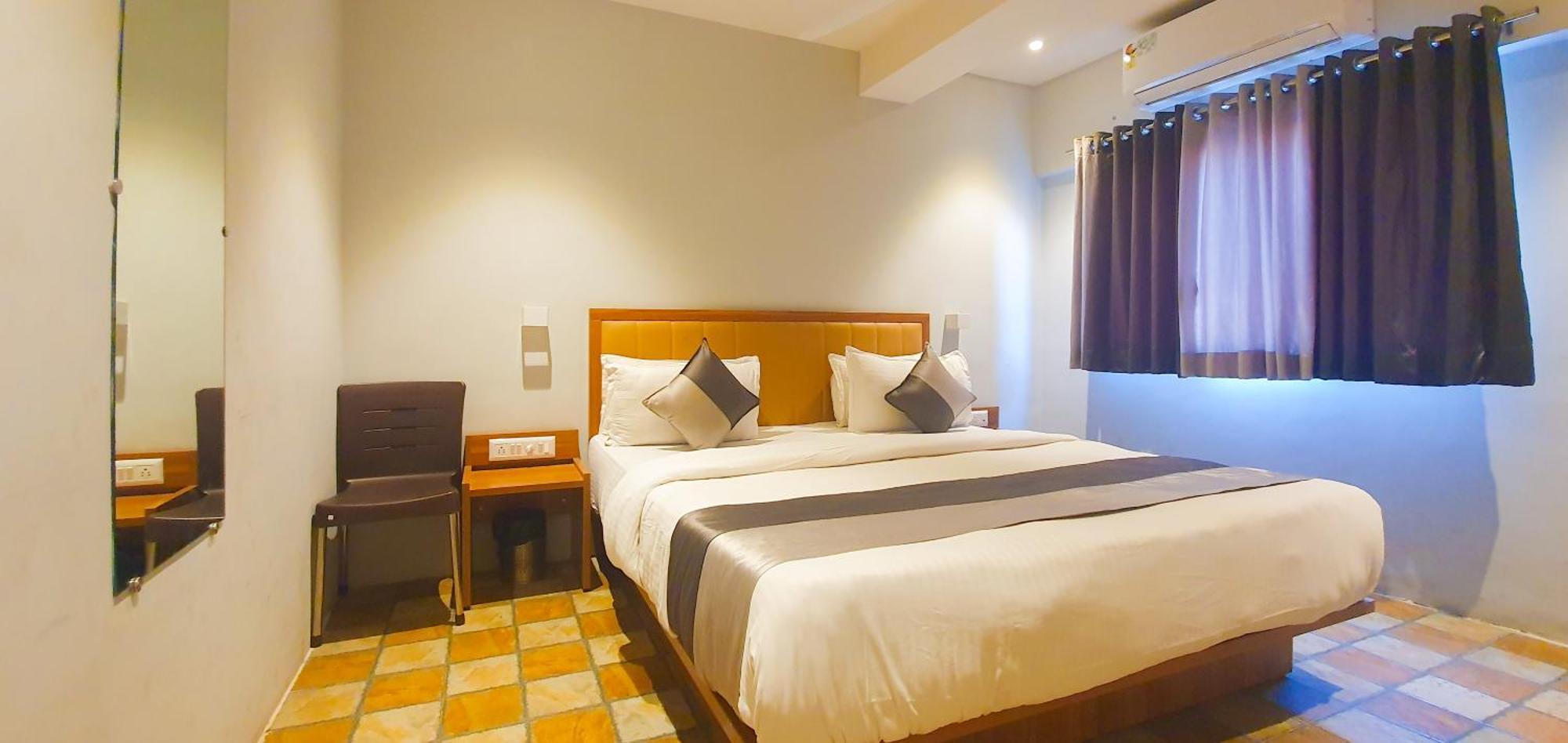 Hotel Nova Star Rajkot Exterior foto