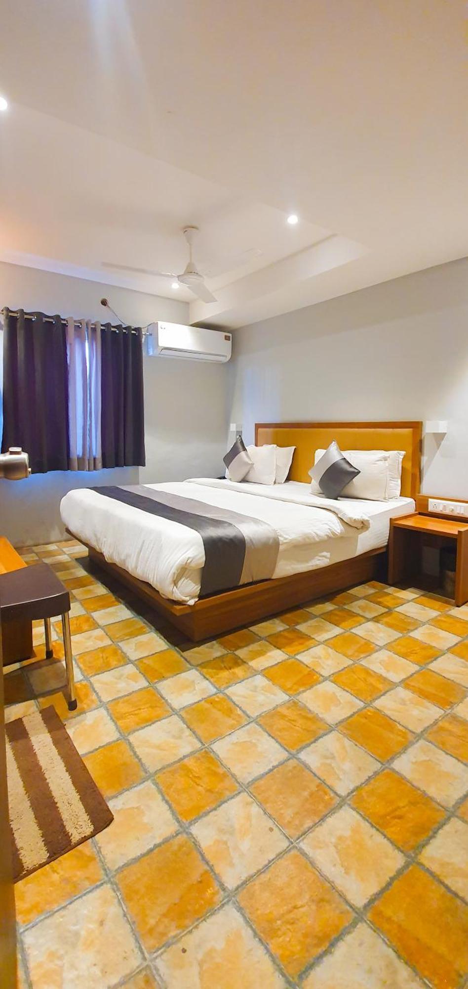 Hotel Nova Star Rajkot Exterior foto
