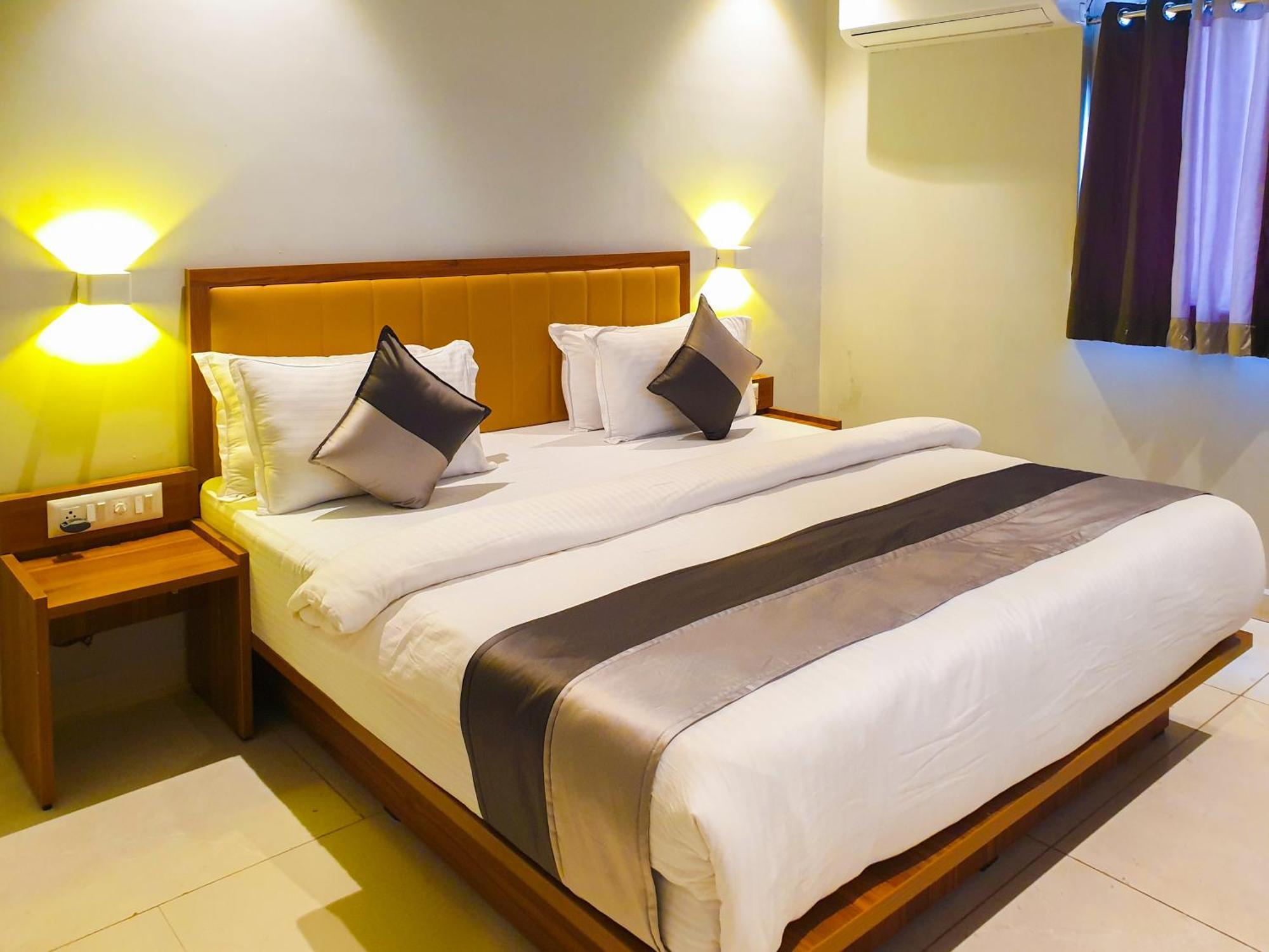 Hotel Nova Star Rajkot Exterior foto